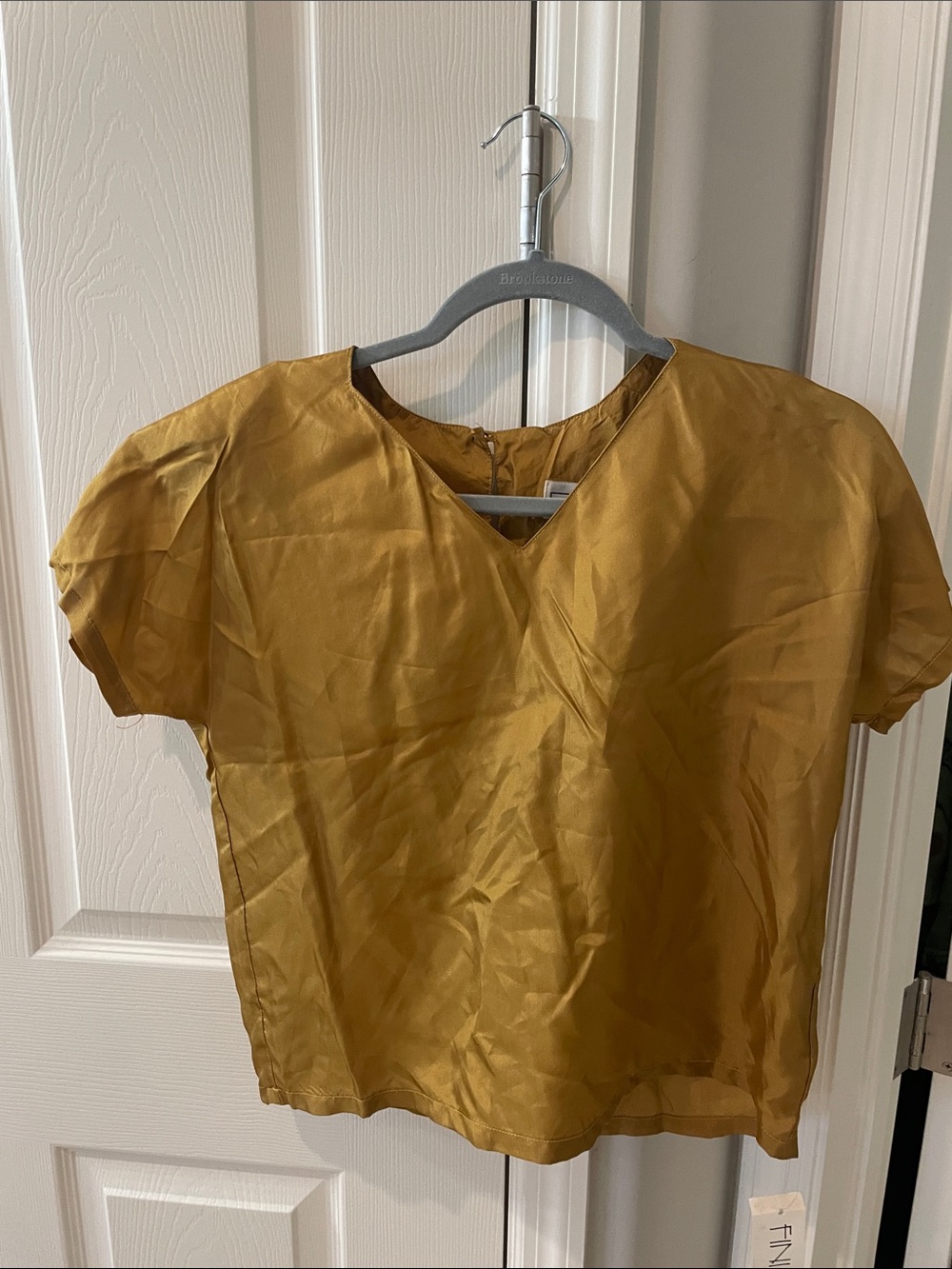 Women's VTG 100% silk Short Sleeve V-Neck Blouse in Mustard